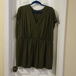 V-neck pleated blouse